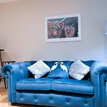 City Centre Luxury Studio Apartment Suite With Garden View