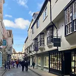 York City Center Apartments With Free Private Parking