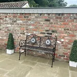 Moat View Free Parking, Ev Charging & Central