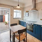 Host & Stay - The Railman\'S House
