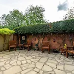 14 Cloisters Walk