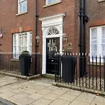 10 Bootham House - Luxury City Centre Apartment With Free Parking For One Car