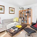 Walking Distance To Racecourse And City Centre