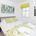 Walking Distance To Racecourse And City Centre