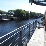 3 Emperors Wharf With Stunning River Views