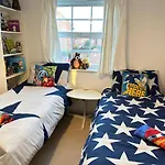 Gorgeous Apartment + Attentive Host + Free Parking