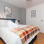 Redgrave Detached Home With Free Parking 4 Minutes From City Walls