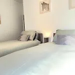 Sutherland St - 2 Bed Home With Free Parking