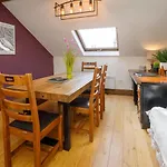City Centre Riverside Apartment-Central Location