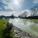 Beryl Lodge With Hot Tub