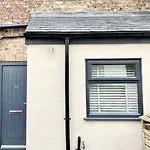 Townhouse With Private Parking