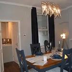 Luxury Home In York - Sleeps -5 , Free Parking ,