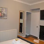 Luxury Home In York - Sleeps -5 , Free Parking ,