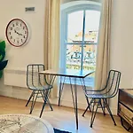 Riverside Apartment At Woodsmill Quay