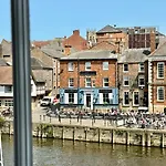 Riverside Apartment At Woodsmill Quay