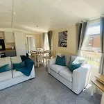 Tarn Lodge With Hot Tub