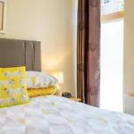 10 Summerhouse Mews