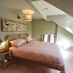 Sunny, Stylish Character Apartment Next To Park