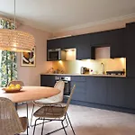 Sunny, Stylish Character Apartment Next To Park