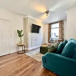 De Burgh Ground Floor Apartment With Free Parking