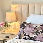 De Burgh Ground Floor Apartment With Free Parking