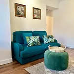 De Burgh Ground Floor Apartment With Free Parking