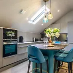 The Quadrant - The King Suite
