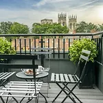 The Quadrant - The King Suite