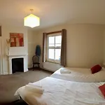 2-Bed Terraced Home - 5 Min Walk To The City Walls