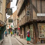 Spacious Apt In The Heart Of York I Pass The Keys