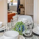 Quiet 3 Bed Hse, Sleeps 5 Free Prkg-3 Cars, York City 10Mins, Contractor Friendly