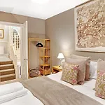 Thorncliffe House
