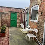 Waverley Lodge - Quaint Victorian Home With Free Parking
