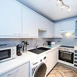 Very Central Ground Floor 2 Bedroom Apartment