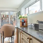 11 Stonegate Court