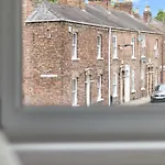 Stylish Home Near City Centre - Pass The Keys