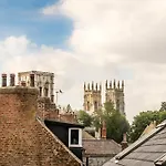 Modern Apartment In Central Quiet York With Free Parking - Contemporary New Building