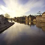 Pass The Keys 4 35 Fossgate - Cosy Central 2 Bed Home Sleeps 5