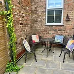 Bootham Apartment 32 - Free Parking - Five Minute Walk To York Minster