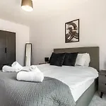 Contemporary 2 Bedroom Home In York