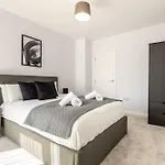 Contemporary 2 Bedroom Home In York