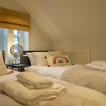 Escape 2 Unwind At The Parade, Accommodates 10