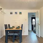 Cozy 2 Bed Townhouse Close To City Walls