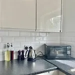 Cozy 2 Bed Townhouse Close To City Walls