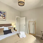 St Pauls Terrace - 2 Bed House Nr Train Station