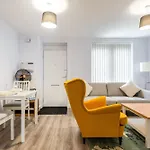 Modern 1 Bedroom York Apartment