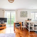 Quiet Flat Close To City Walls Pass The Keys
