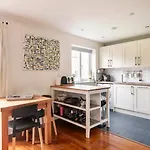 Quiet Flat Close To City Walls Pass The Keys