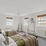 Large Duplex Penthouse In Central York - Parking