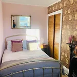Characterful Victorian Terrace With Parking 10 Min Walk To The City